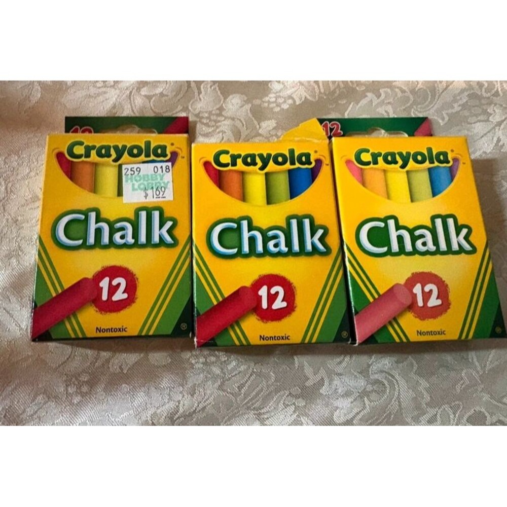 New crayola chalk set of 3